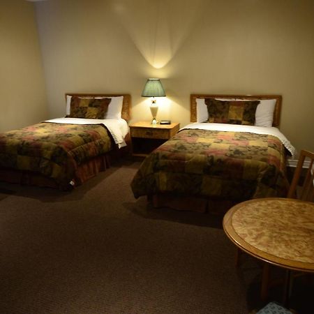 Barons Motor Inn Carleton Place Exterior photo